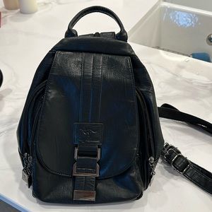 XIANGFEI DAISHU KANGAROO BLACK BACKPACK